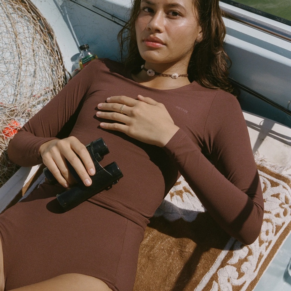 Abysse ribbed rash guard top